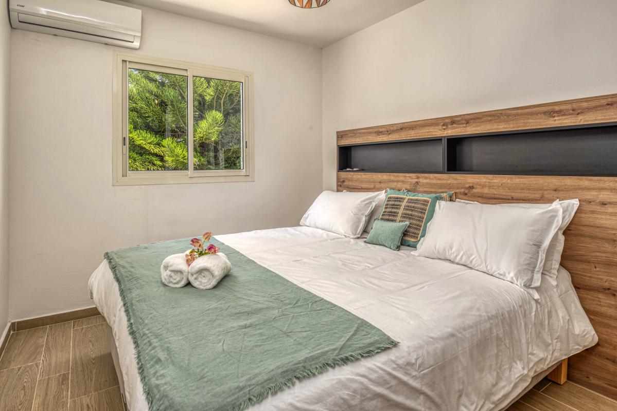 16.Location villa 5 chambres piscine vue mer Le Gosier Guadeloupe_Chambre 2